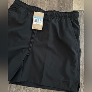 Nike Unlimited
Men's Dri-FIT 5" Unlined Versatile Shorts